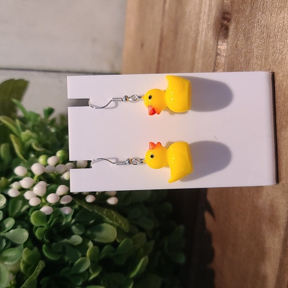 DUCKS! Yellow acrylic duck dangle earrings, fun, day in the jeep ready! NWT - Picture 2 of 4